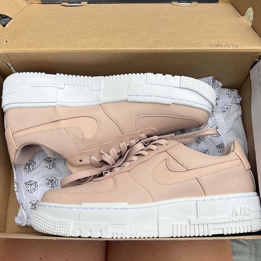 NIKE AIR FORCE 1